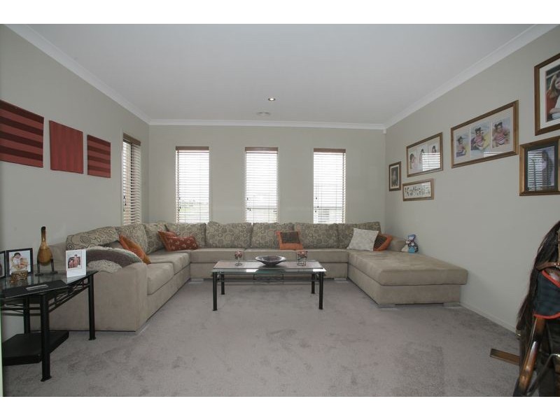 30 Hanrahan Wynd, Lynbrook VIC 3975