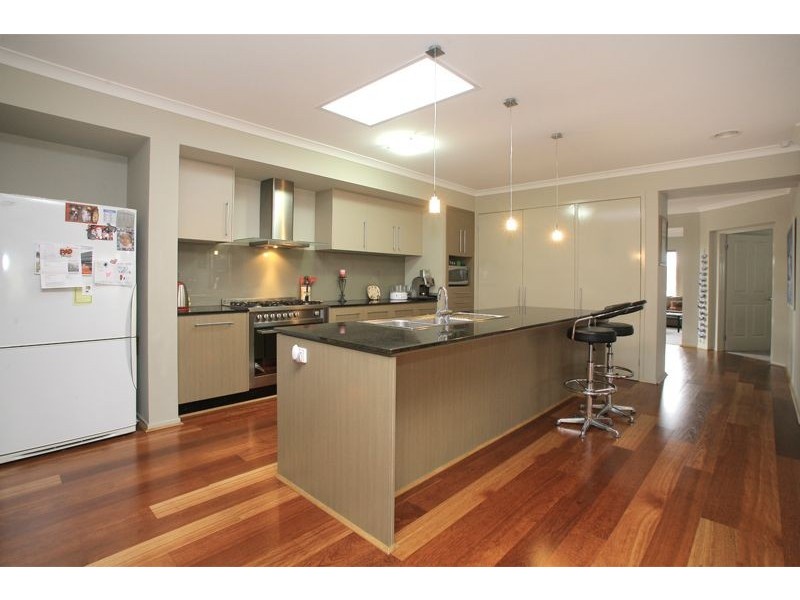 30 Hanrahan Wynd, Lynbrook VIC 3975
