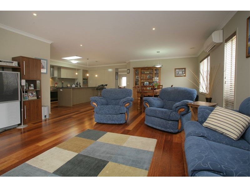 30 Hanrahan Wynd, Lynbrook VIC 3975