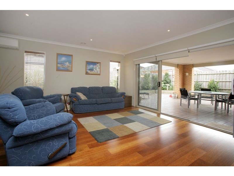 30 Hanrahan Wynd, Lynbrook VIC 3975