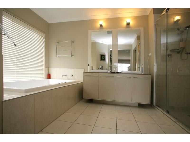 30 Hanrahan Wynd, Lynbrook VIC 3975