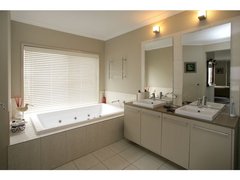 30 Hanrahan Wynd, Lynbrook VIC 3975