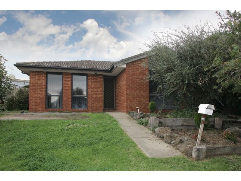 18 Hillview Rise, Hampton Park VIC 3976