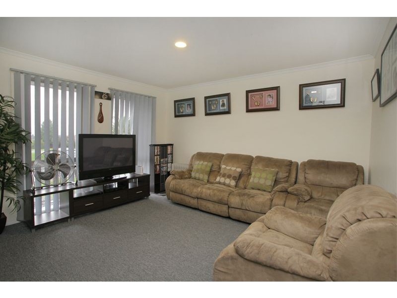 18 Hillview Rise, Hampton Park VIC 3976