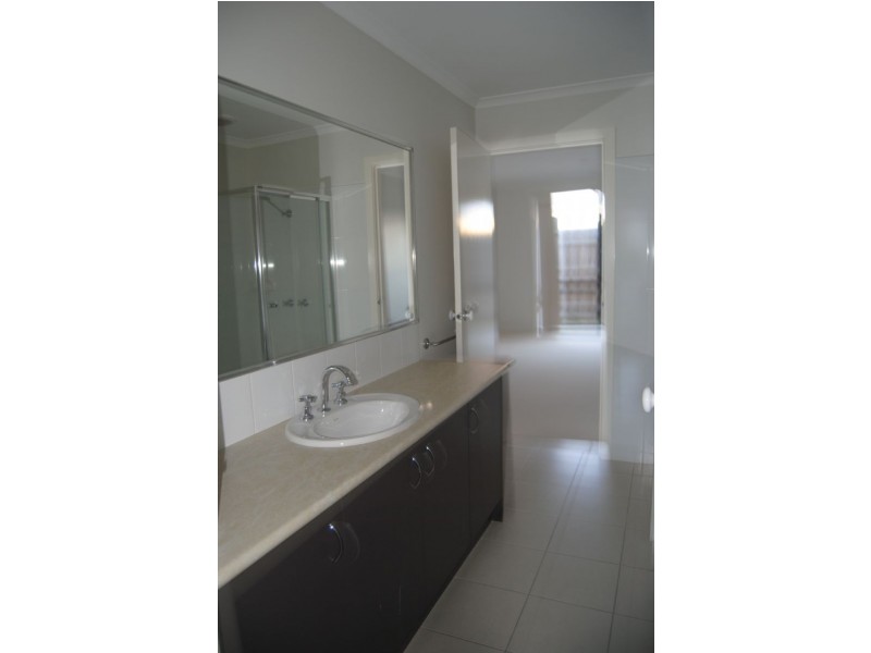 11/9 Carly Close, Narre Warren South VIC 3805