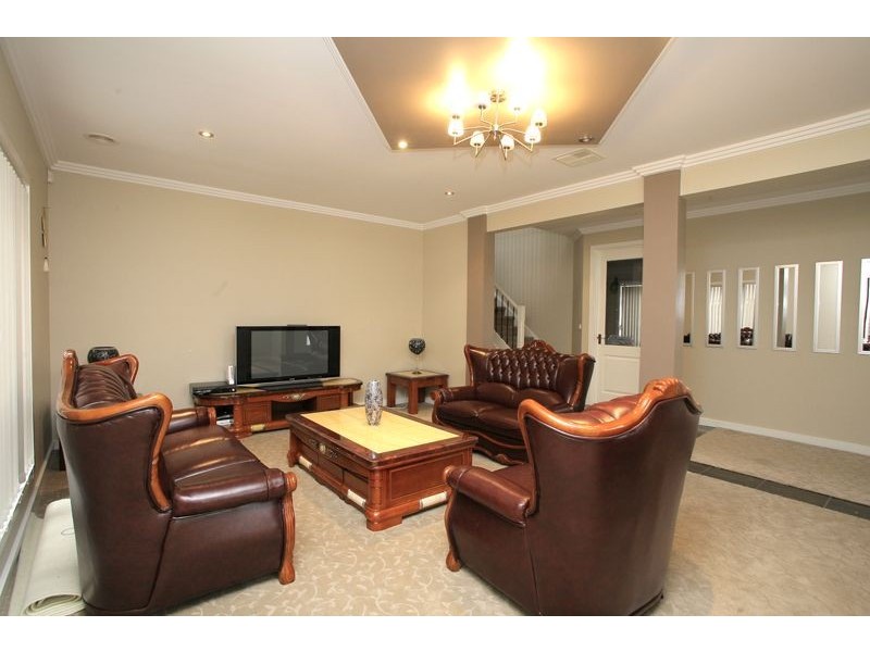 16 Hopegood Place, Lynbrook VIC 3975