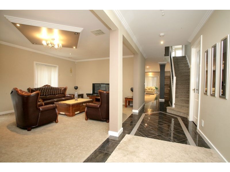 16 Hopegood Place, Lynbrook VIC 3975