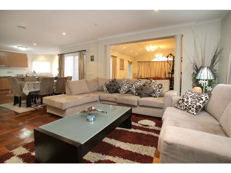 100 Hinrichsen Drive, Hallam VIC 3803