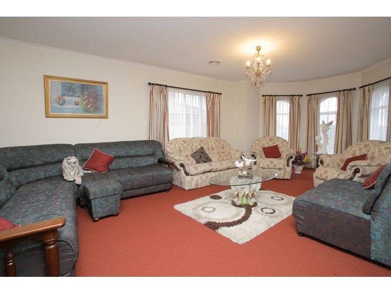 100 Hinrichsen Drive, Hallam VIC 3803