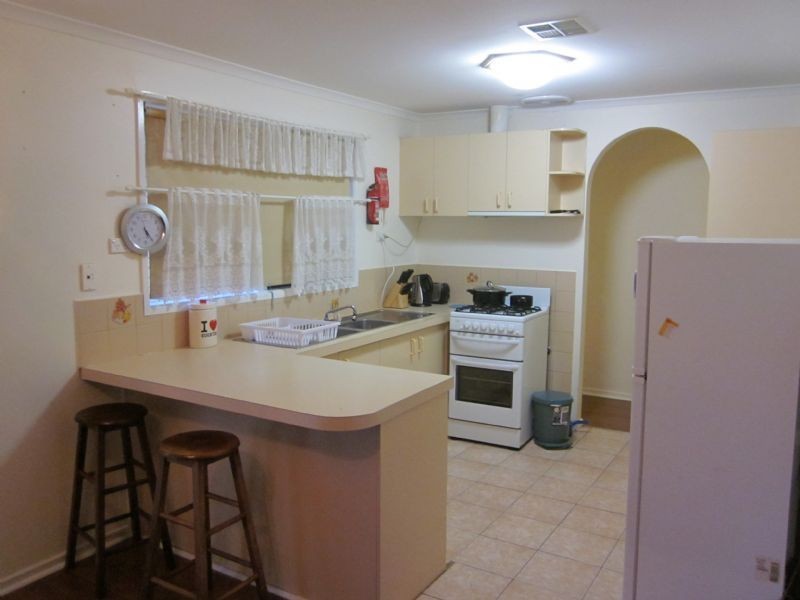 25 Simon Court, Hampton Park VIC 3976
