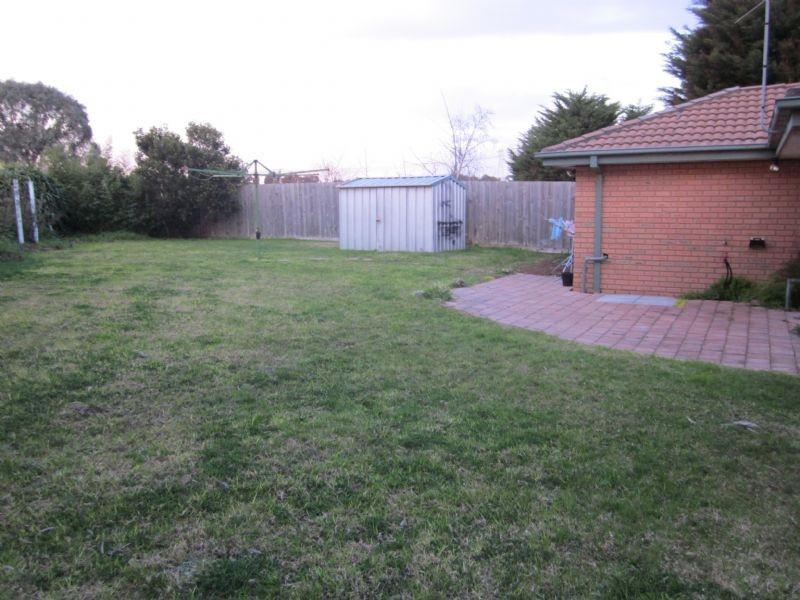 25 Simon Court, Hampton Park VIC 3976