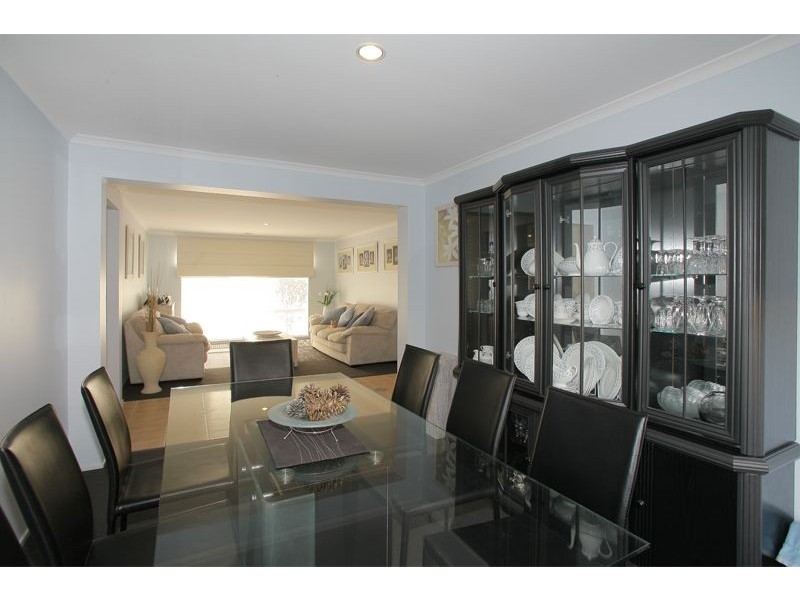 17 Hasluck Crescent, Lynbrook VIC 3975