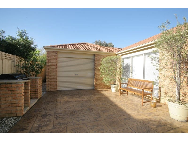 17 Hasluck Crescent, Lynbrook VIC 3975