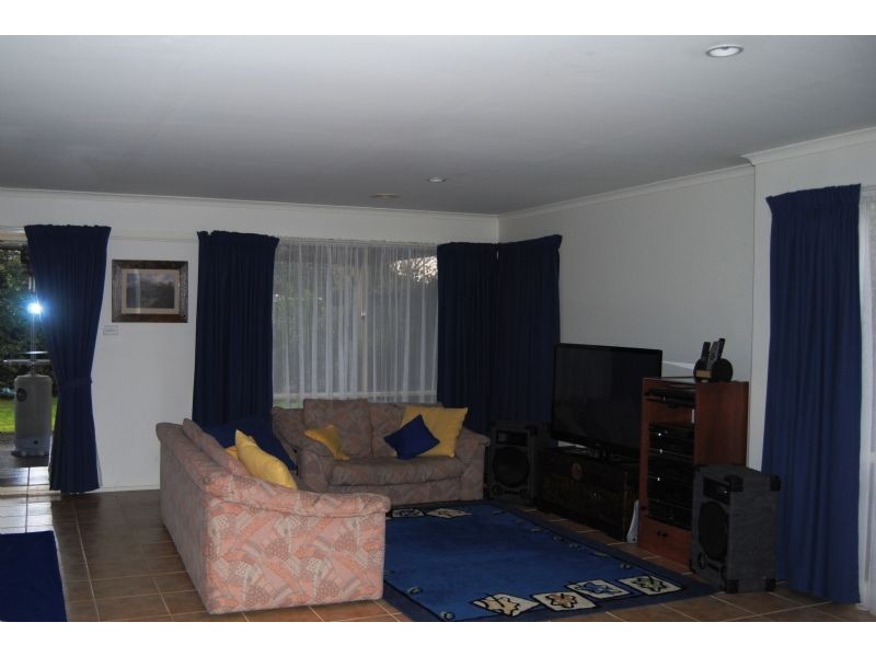 25 Hasluck Crescent, Lynbrook VIC 3975