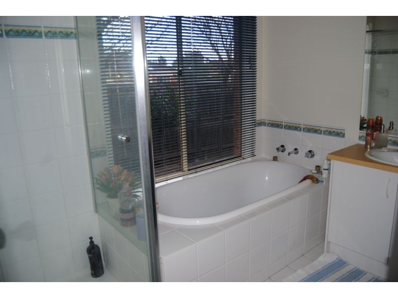 25 Hasluck Crescent, Lynbrook VIC 3975