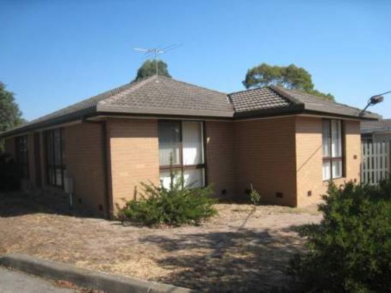 1/8 Rhoden Court, Dandenong North VIC 3175