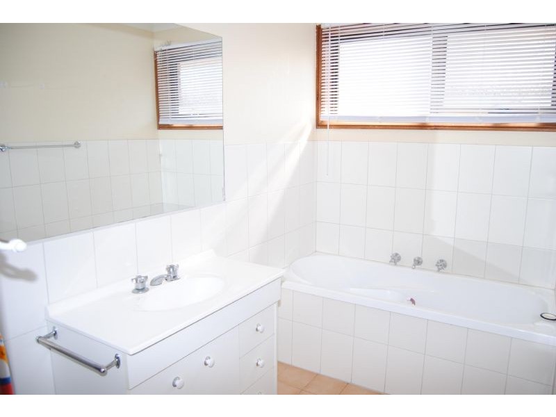 2/24 Alma Road, Hampton Park VIC 3976