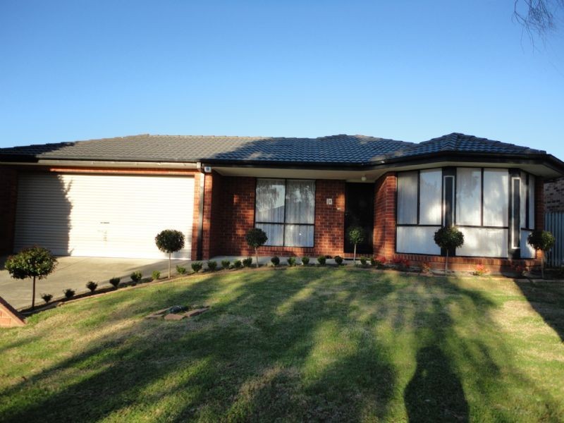 10 Donegal Way, Hampton Park VIC 3976