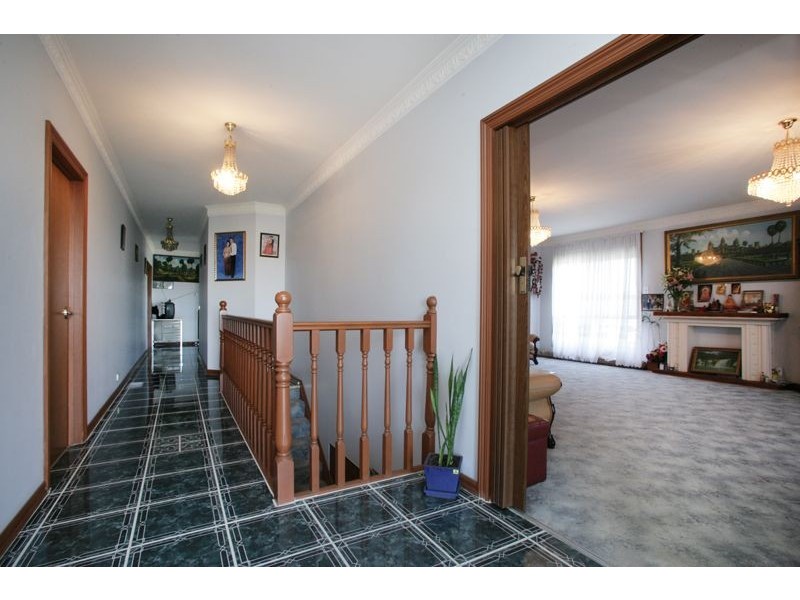 6 Bindi Close, Hallam VIC 3803