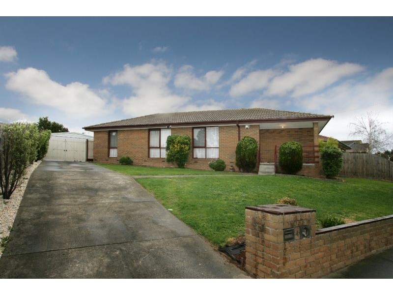 4 Kylie Court, Hampton Park VIC 3976