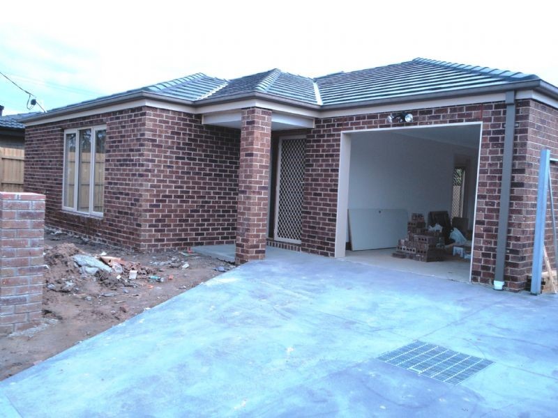 2/8 Highland Crescent, Hampton Park VIC 3976