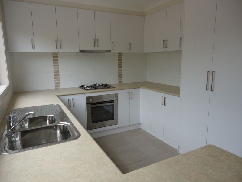 2/8 Highland Crescent, Hampton Park VIC 3976