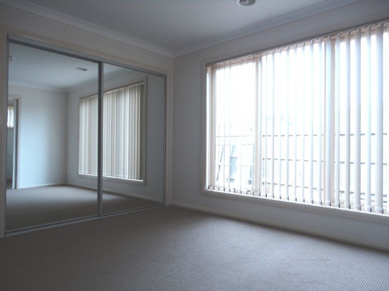 2/8 Highland Crescent, Hampton Park VIC 3976