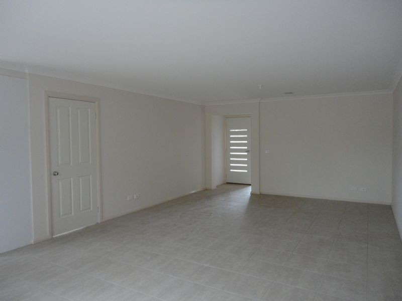 2/8 Highland Crescent, Hampton Park VIC 3976