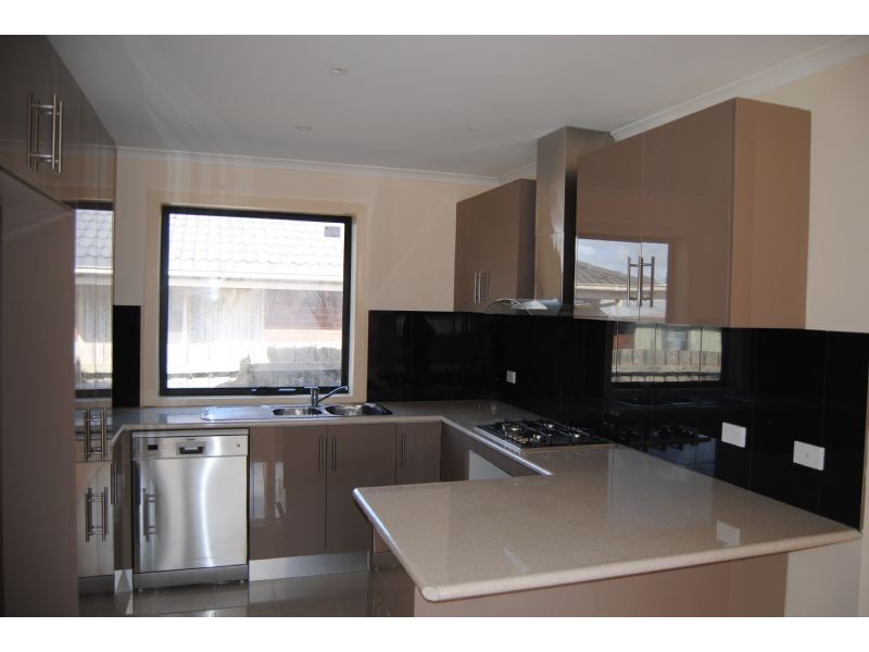 2/32 Wren Street, Hampton Park VIC 3976