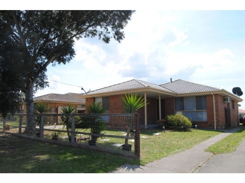 13 Hawking Avenue, Hampton Park VIC 3976