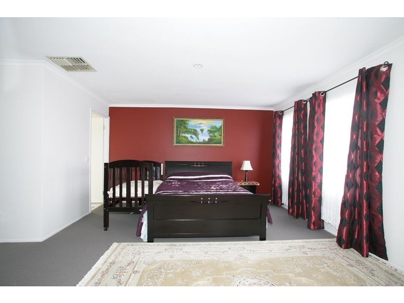3 Peveril Crescent, Cranbourne North VIC 3977