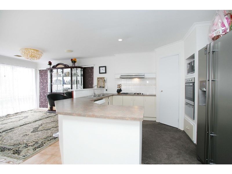 3 Peveril Crescent, Cranbourne North VIC 3977