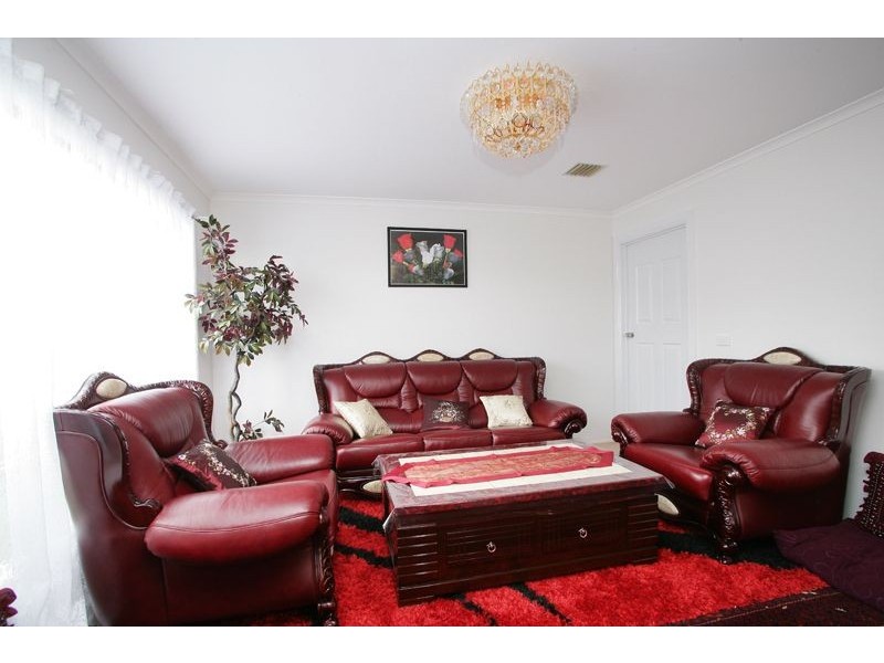 3 Peveril Crescent, Cranbourne North VIC 3977