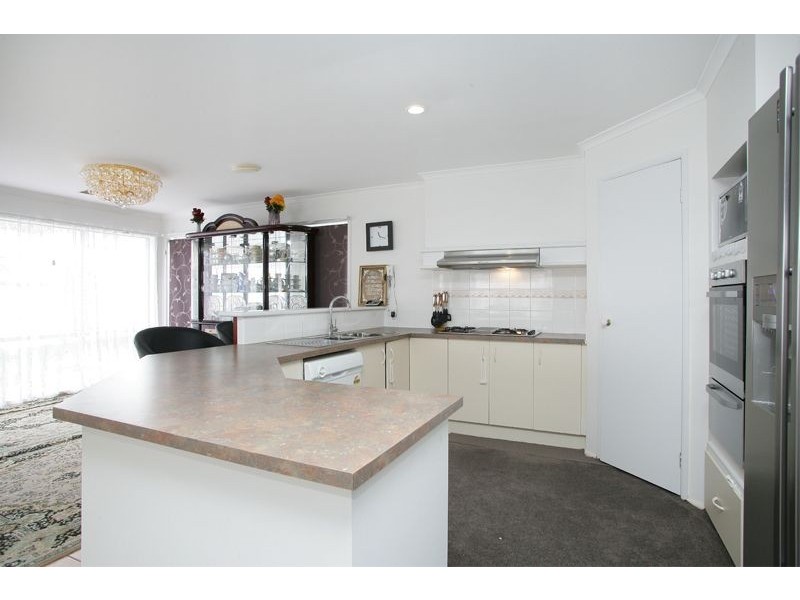 3 Peveril Crescent, Cranbourne North VIC 3977