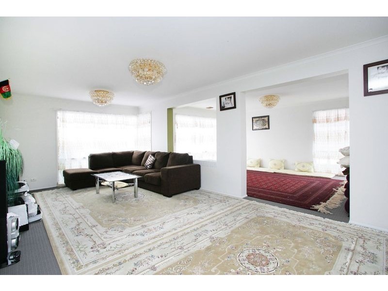 3 Peveril Crescent, Cranbourne North VIC 3977