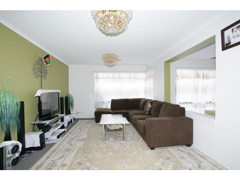 3 Peveril Crescent, Cranbourne North VIC 3977