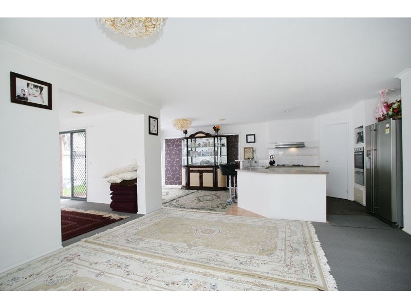 3 Peveril Crescent, Cranbourne North VIC 3977