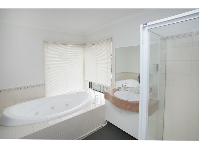 3 Peveril Crescent, Cranbourne North VIC 3977