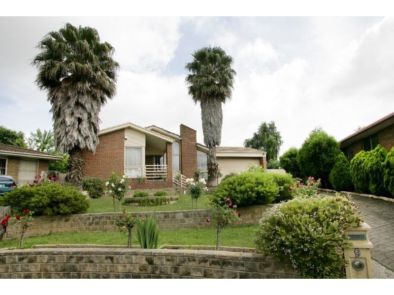 9 Dalvana Court, Hampton Park VIC 3976