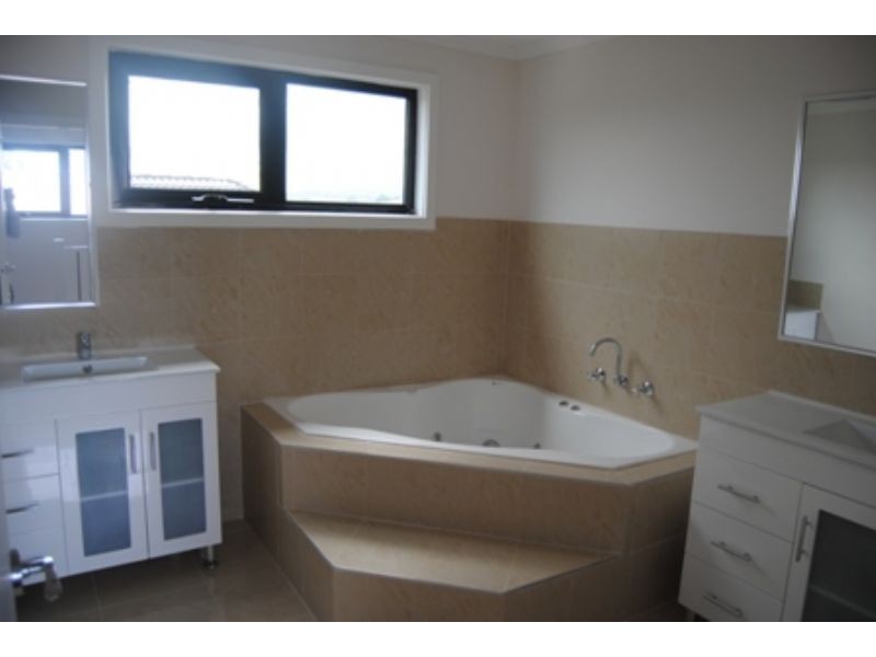 10 Georgetown Way, Officer VIC 3809