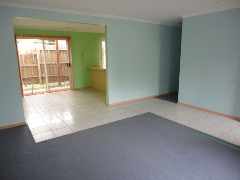 2/12 Somerville Road, Hampton Park VIC 3976