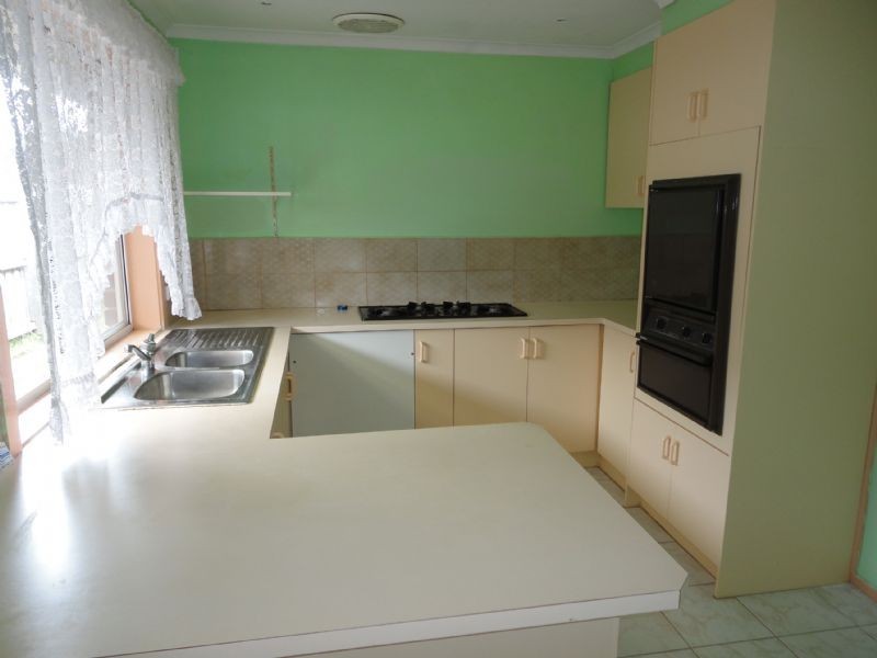 2/12 Somerville Road, Hampton Park VIC 3976