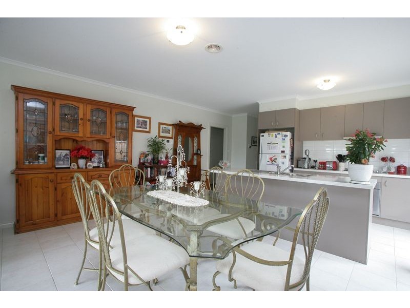 40 Silverwattle Drive, Lyndhurst VIC 3975