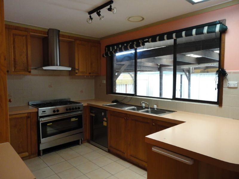 5 Sapphire Drive, Hampton Park VIC 3976