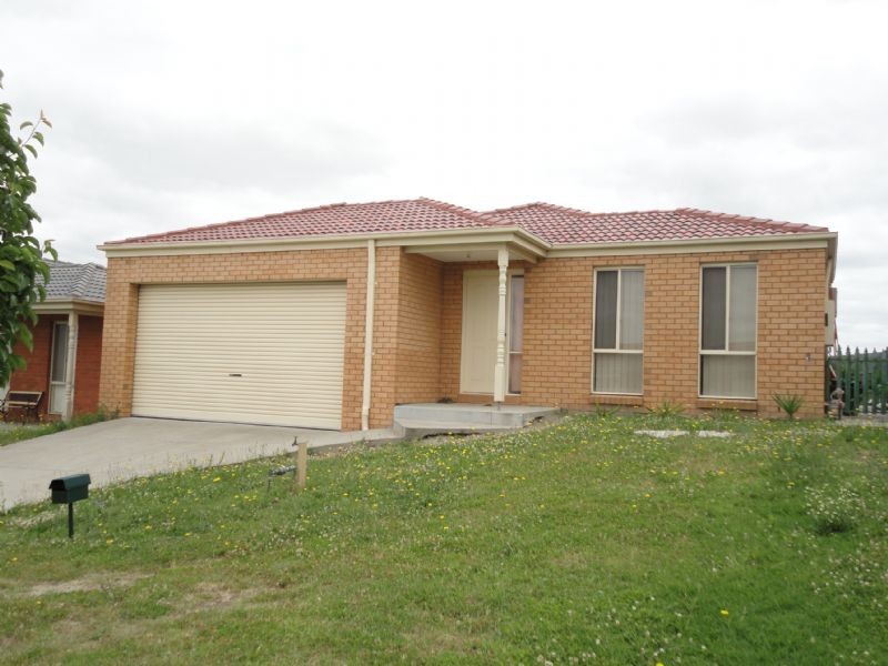 16 Tekarra Drive, Hampton Park VIC 3976