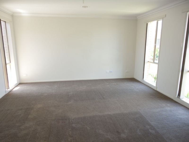 16 Tekarra Drive, Hampton Park VIC 3976