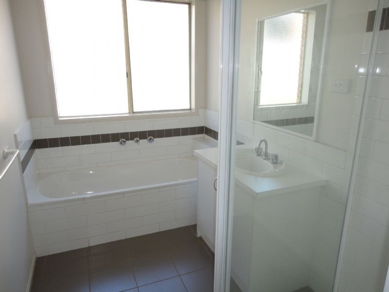 16 Tekarra Drive, Hampton Park VIC 3976