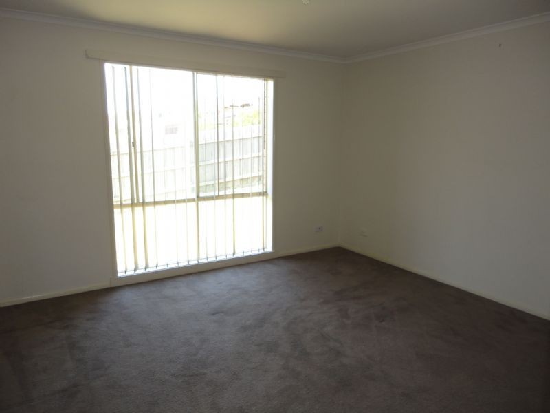 16 Tekarra Drive, Hampton Park VIC 3976