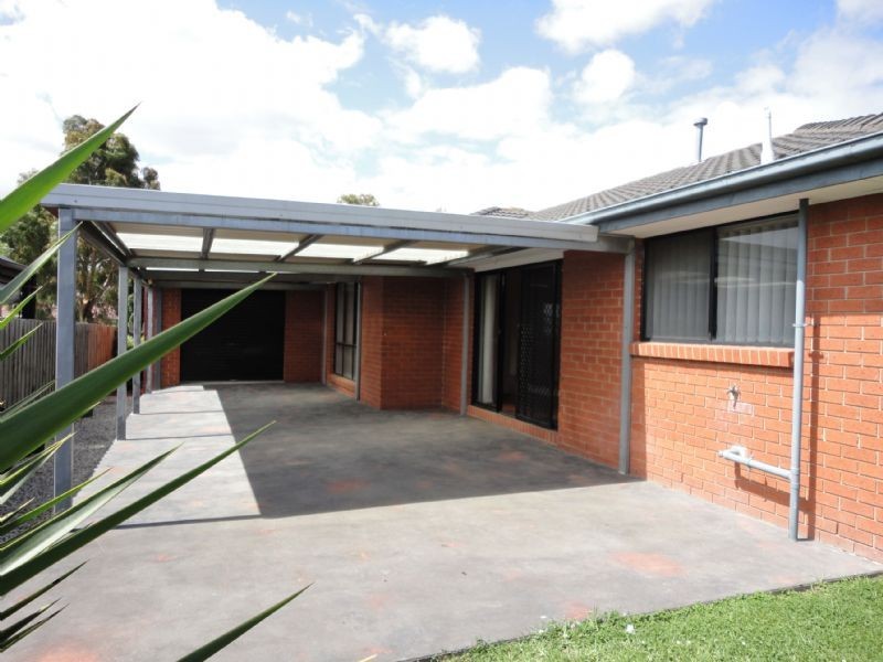 17 Strabane Way, Hampton Park VIC 3976