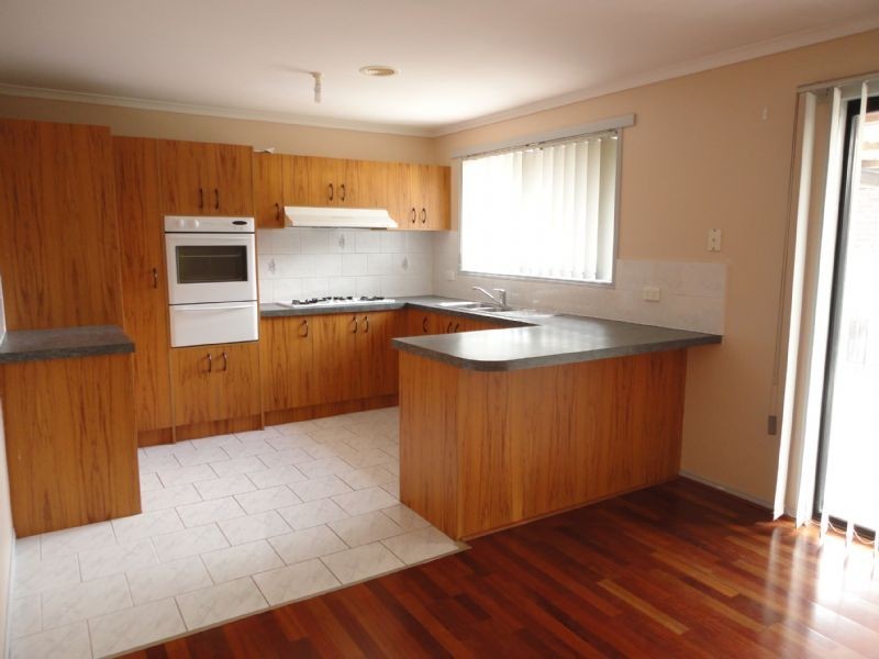 17 Strabane Way, Hampton Park VIC 3976